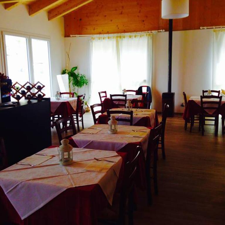 Hotel Camping Pineta Urbino Exterior foto